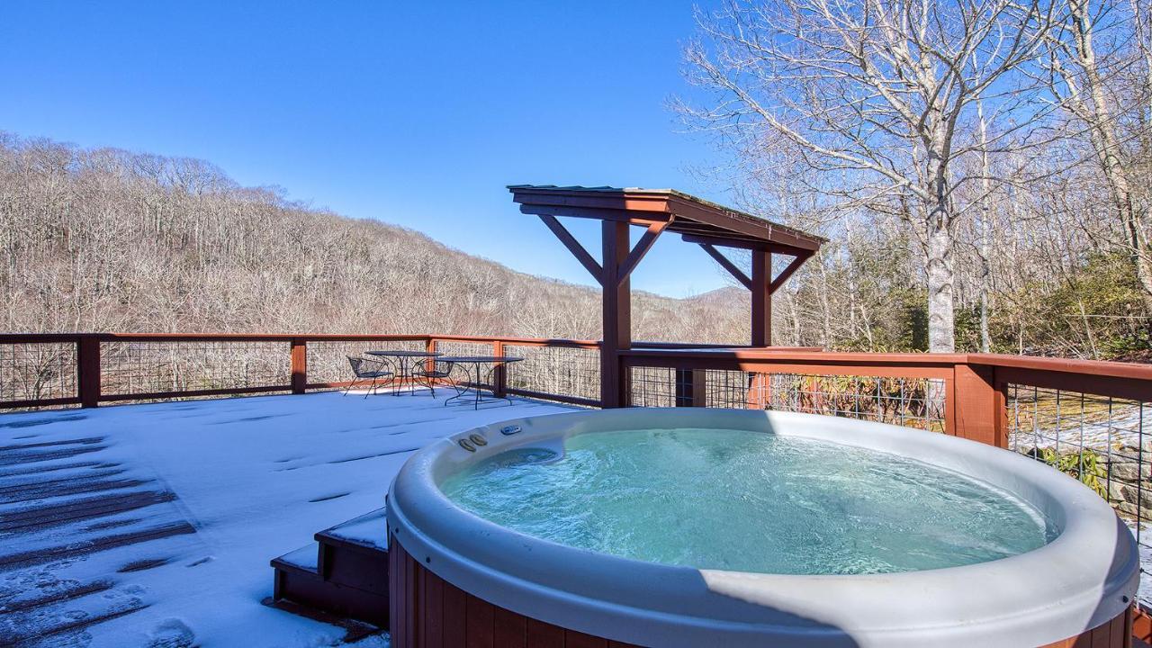 The Bear'S Cave In Maggie Valley Villa Exterior photo