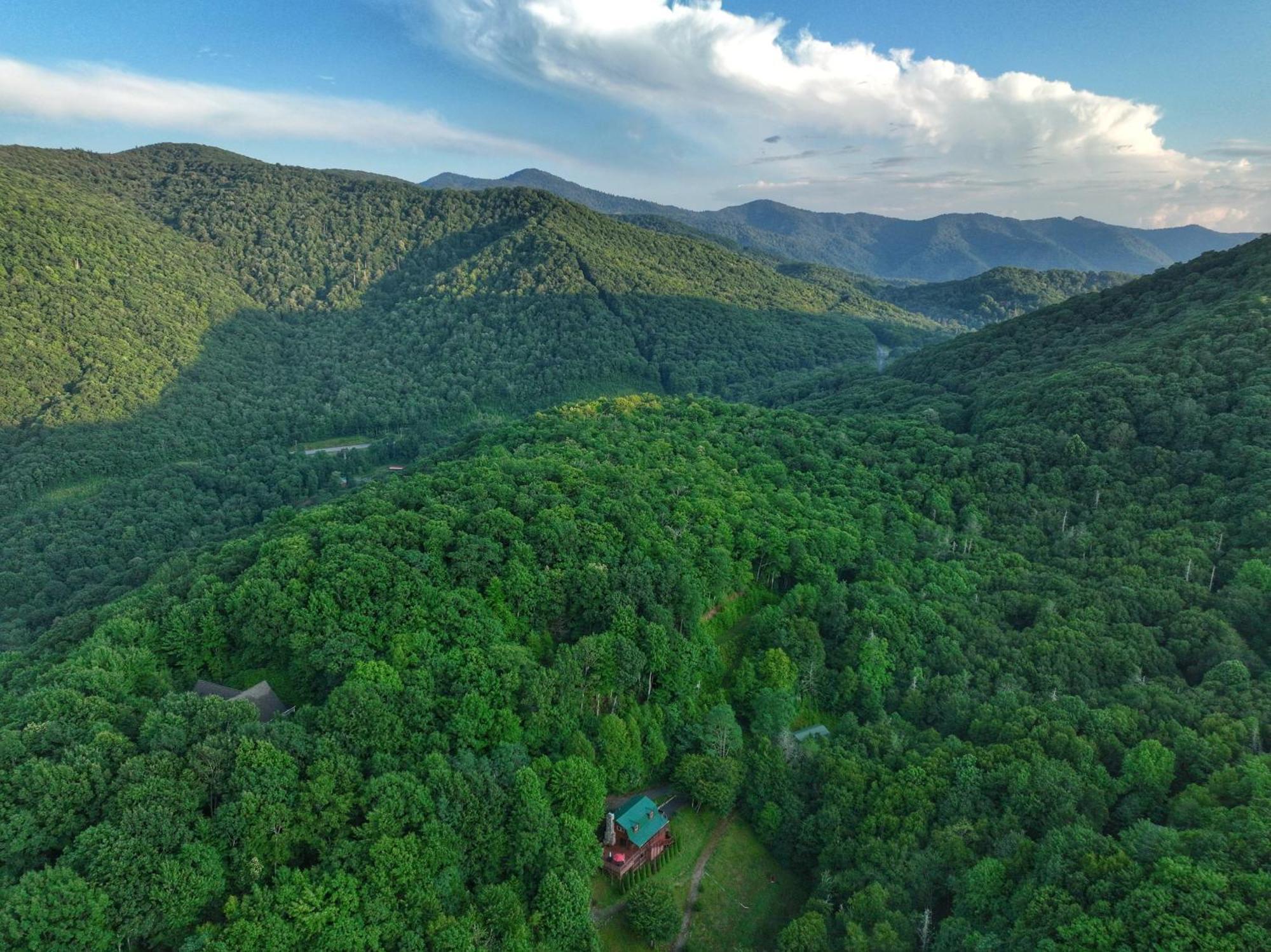 The Bear'S Cave In Maggie Valley Villa Exterior photo